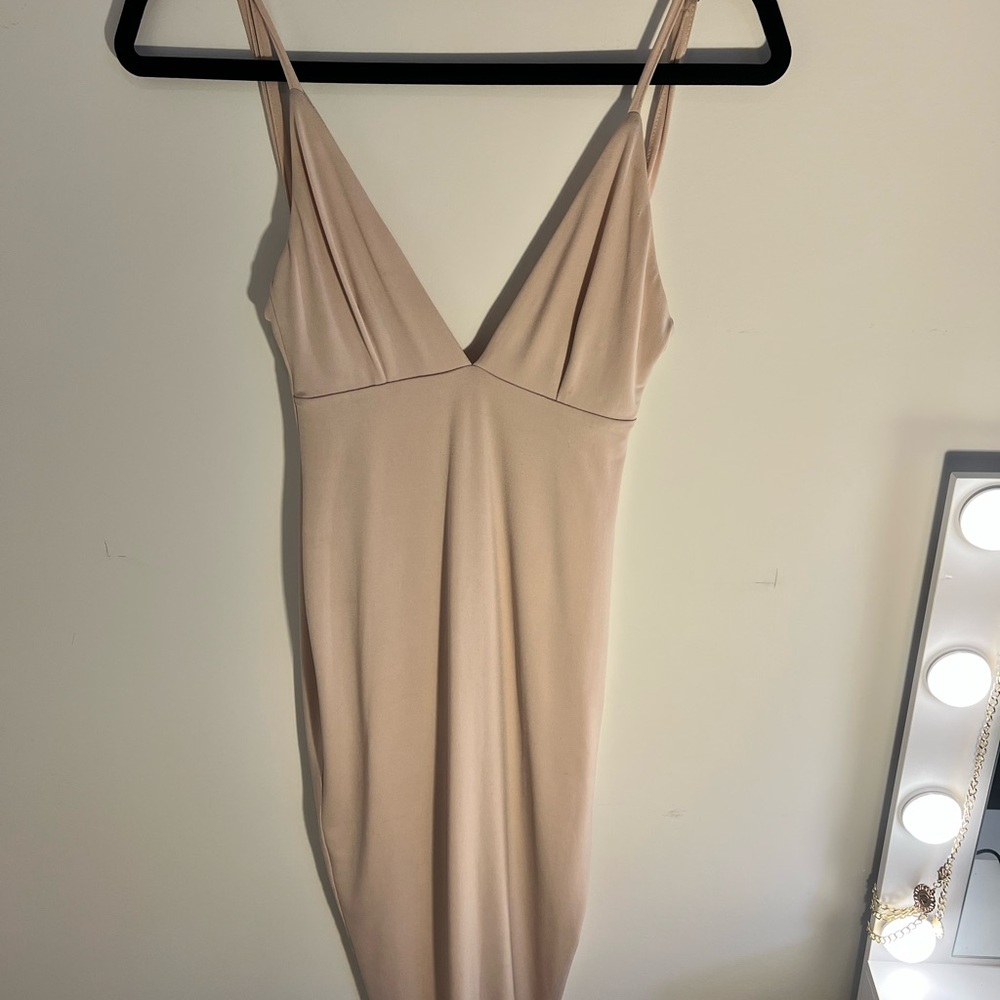 Elegant Beige Sleeveless Dress